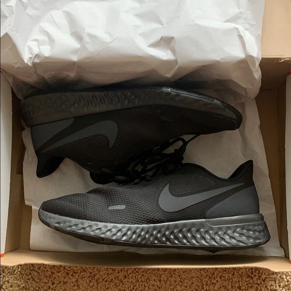 Men's Nike Revolution 5 Wide Running Shoes